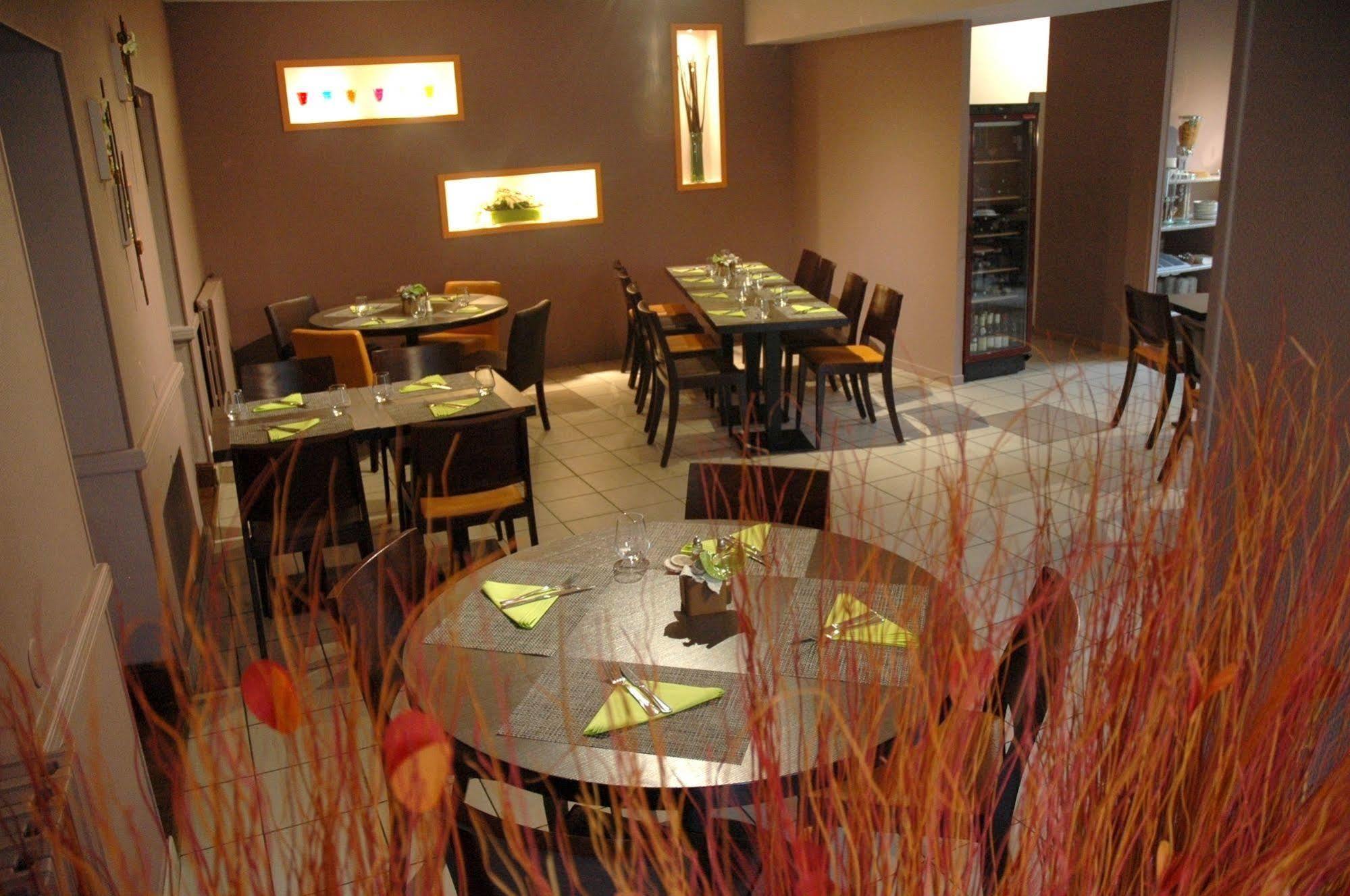 Logis Hotel Le Chene Vert 사브네 외부 사진