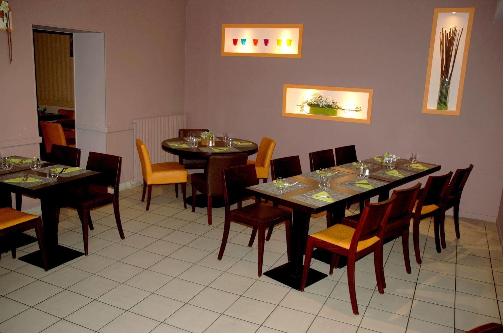 Logis Hotel Le Chene Vert 사브네 외부 사진