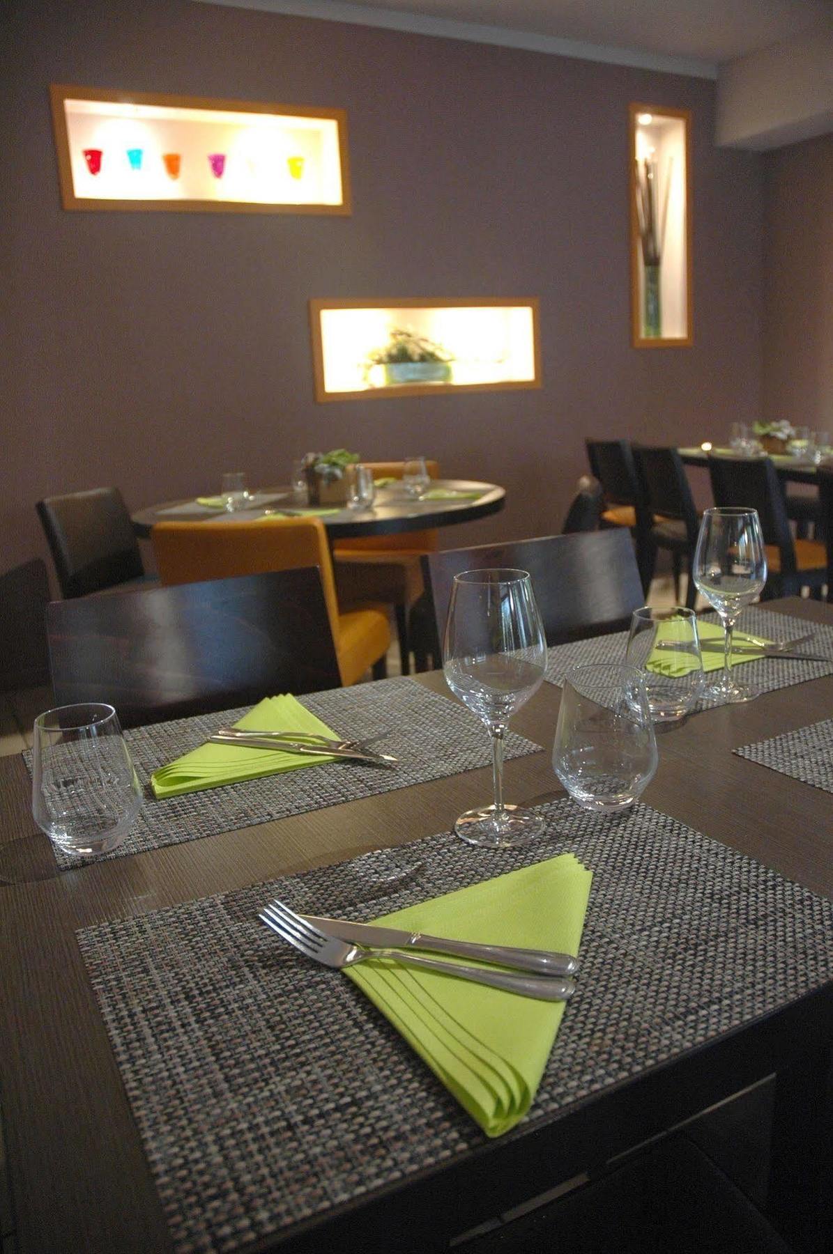 Logis Hotel Le Chene Vert 사브네 외부 사진