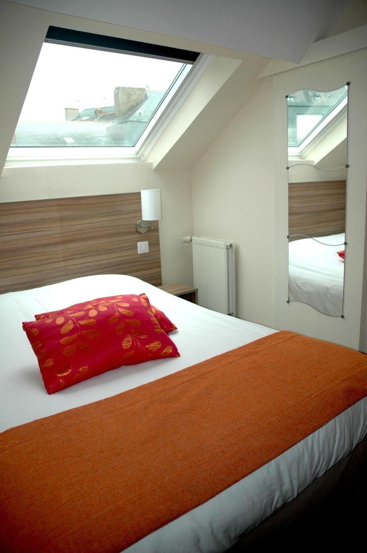 Logis Hotel Le Chene Vert 사브네 외부 사진