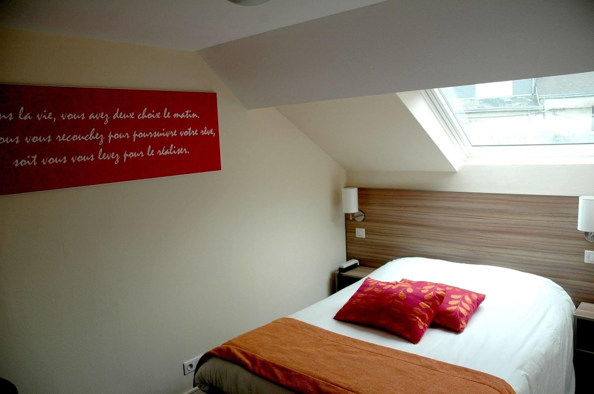 Logis Hotel Le Chene Vert 사브네 외부 사진